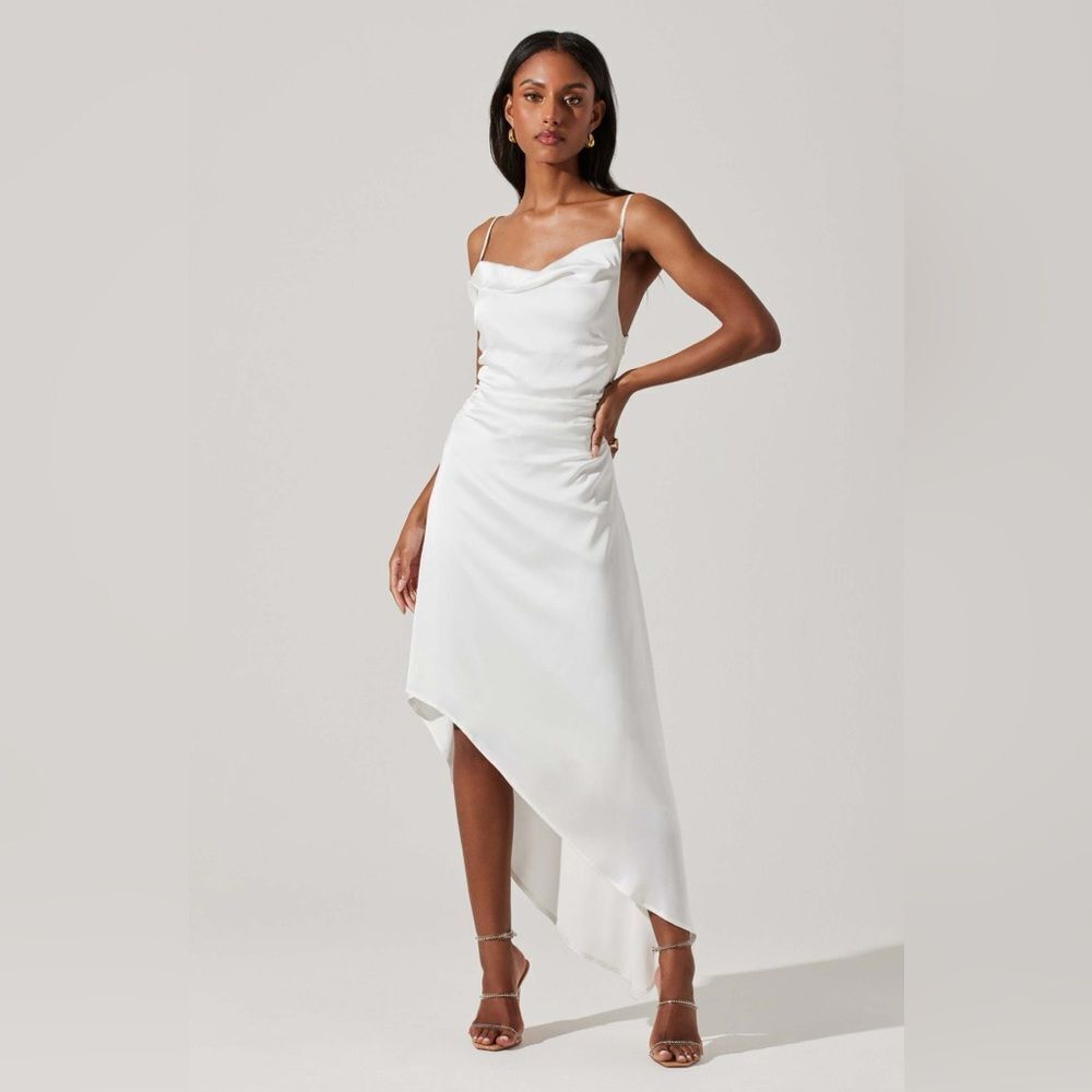 Astr the Label NWT MIRIE COWL NECK MIDI DRESS in Off White Medium MSRP $98